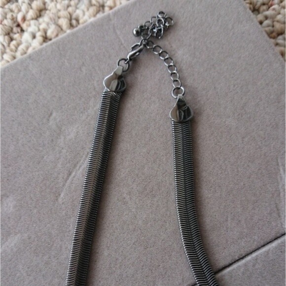 East 5th Statement necklace, charcoal color, teardrop shapes, rhinestones - Picture 5 of 8